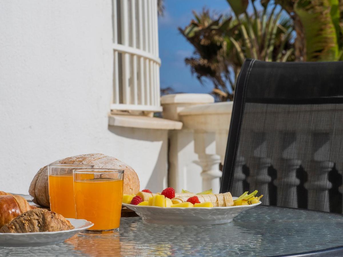 Apartment On Beach Mijas Sitio de Calahonda Eksteriør billede