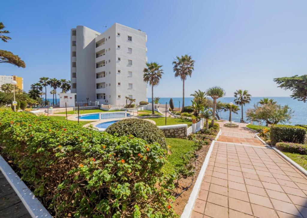 Apartment On Beach Mijas Sitio de Calahonda Eksteriør billede