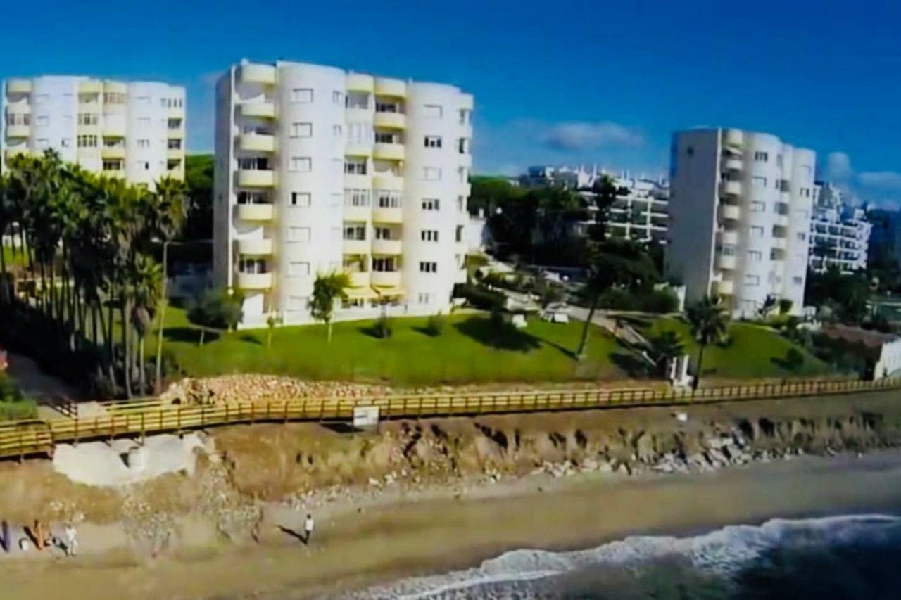 Apartment On Beach Mijas Sitio de Calahonda Eksteriør billede